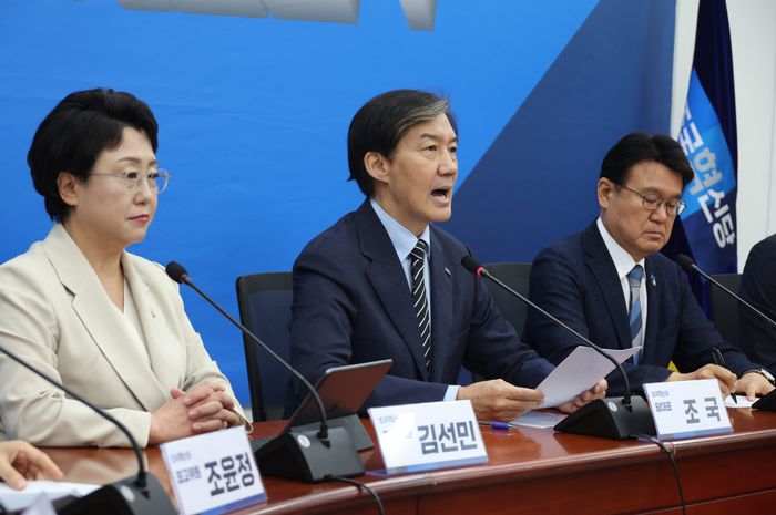 조국 조국혁신당 대표가 26일 국회에서 열린 최고위원회의에서 발언하고 있다. ⓒ뉴시스