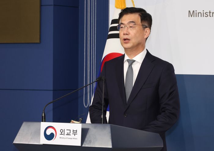 외교부 이재웅 대변인이 13일 서울 종로구 정부서울청사 별관에서 외교부 정례브리핑을 하고 있다. ⓒ연합뉴스