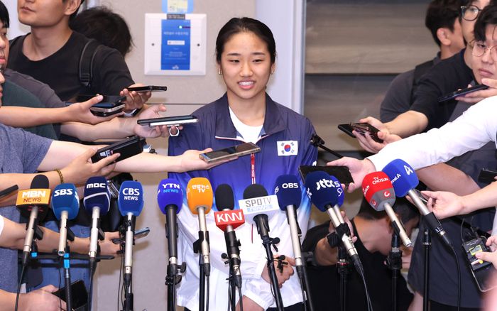 제33회 파리 올림픽 배드민턴 여자 단식 금메달을 수확한 안세영이 7일 오후 인천국제공항을 통해 귀국해 인터뷰를 갖고 있다. ⓒ데일리안 방규현 기자