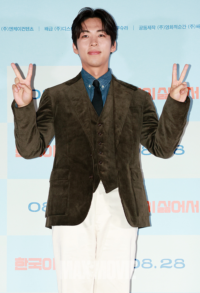 여유롭게 브이포즈 취하는 주종혁. 정유진 기자