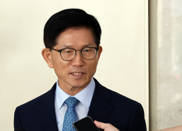 김문수 '청년들, 개만 안고 사랑하고 애는 안 낳아…이런 게 어떻게 행복?'