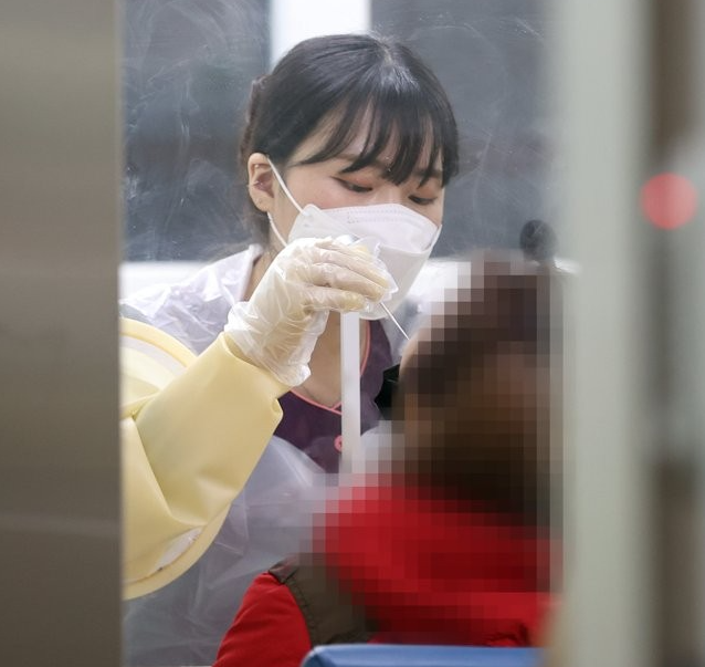 감기 증상 환자 절반이 '코로나'라는데…이재갑 '백신 수급도 어려운 상황'