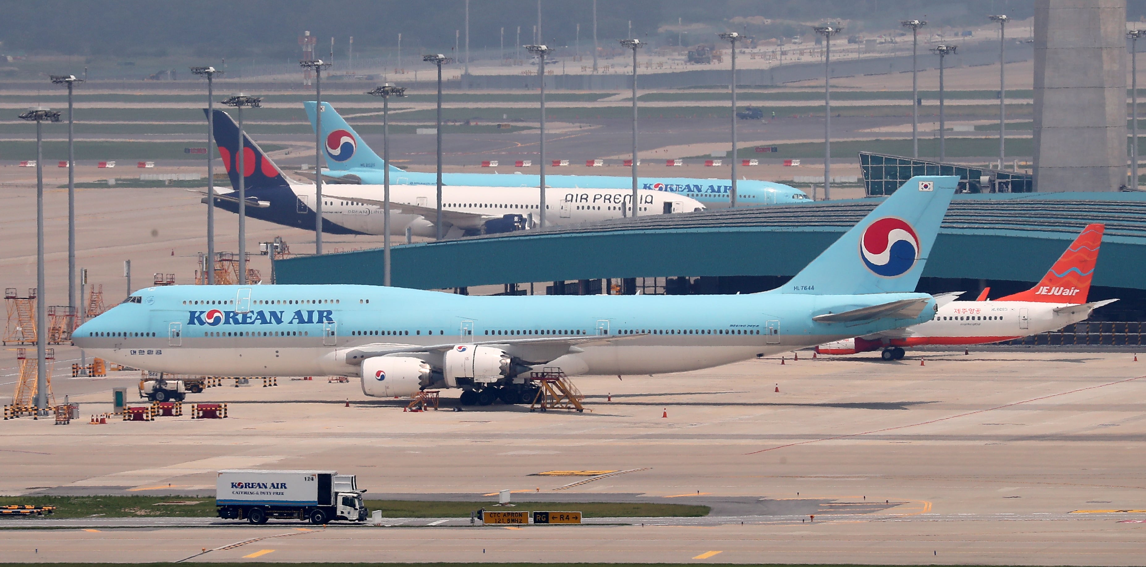 인천국제공항 전망대에서 바라본 계류장에서 바라본 대한항공 여객기./뉴스1