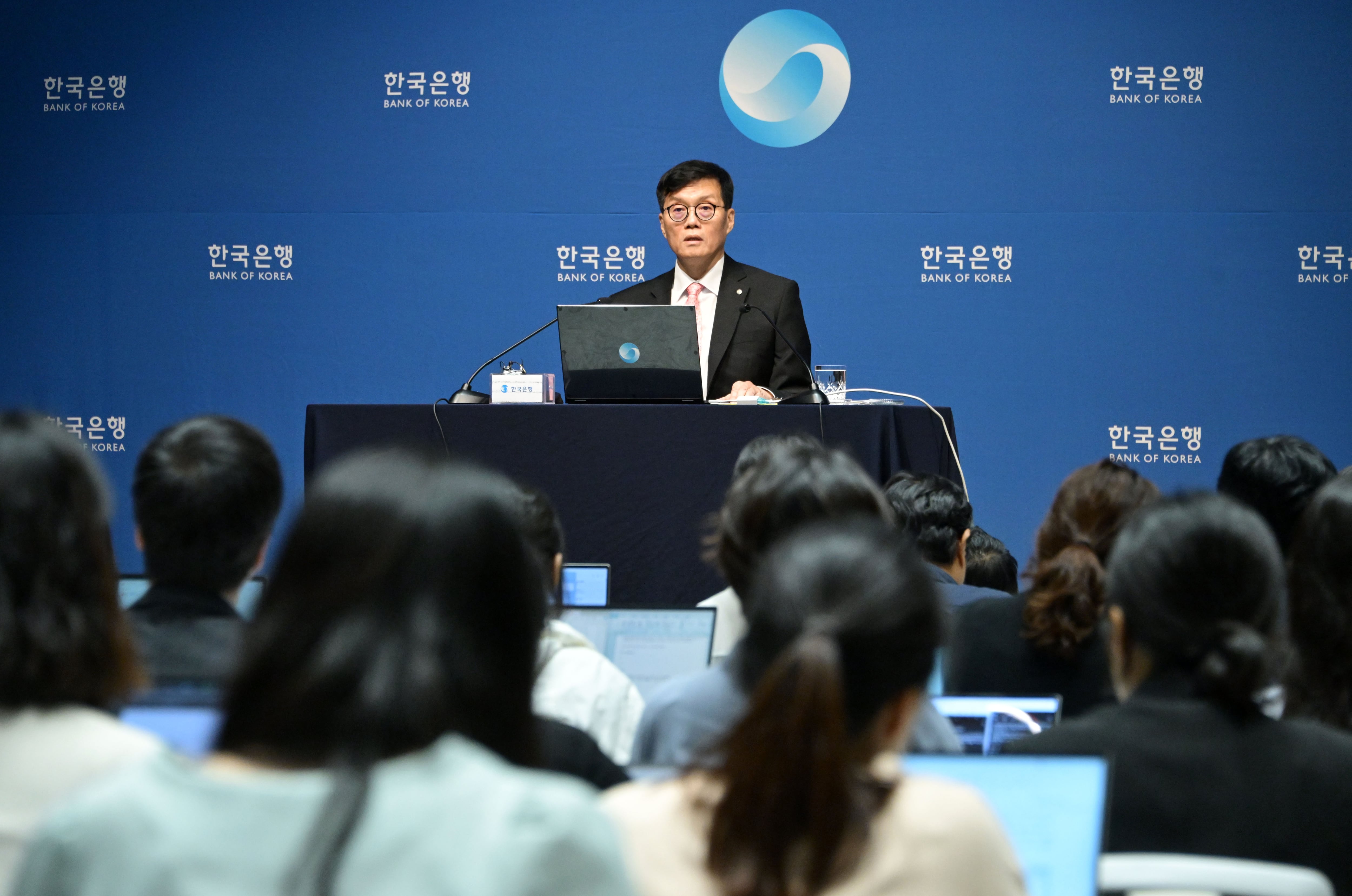 이창용 한국은행 총재가 22일 서울 중구 한국은행에서 금융통화위원회 기준금리 결정에 관한 기자간담회를 하고 있다. /뉴스1