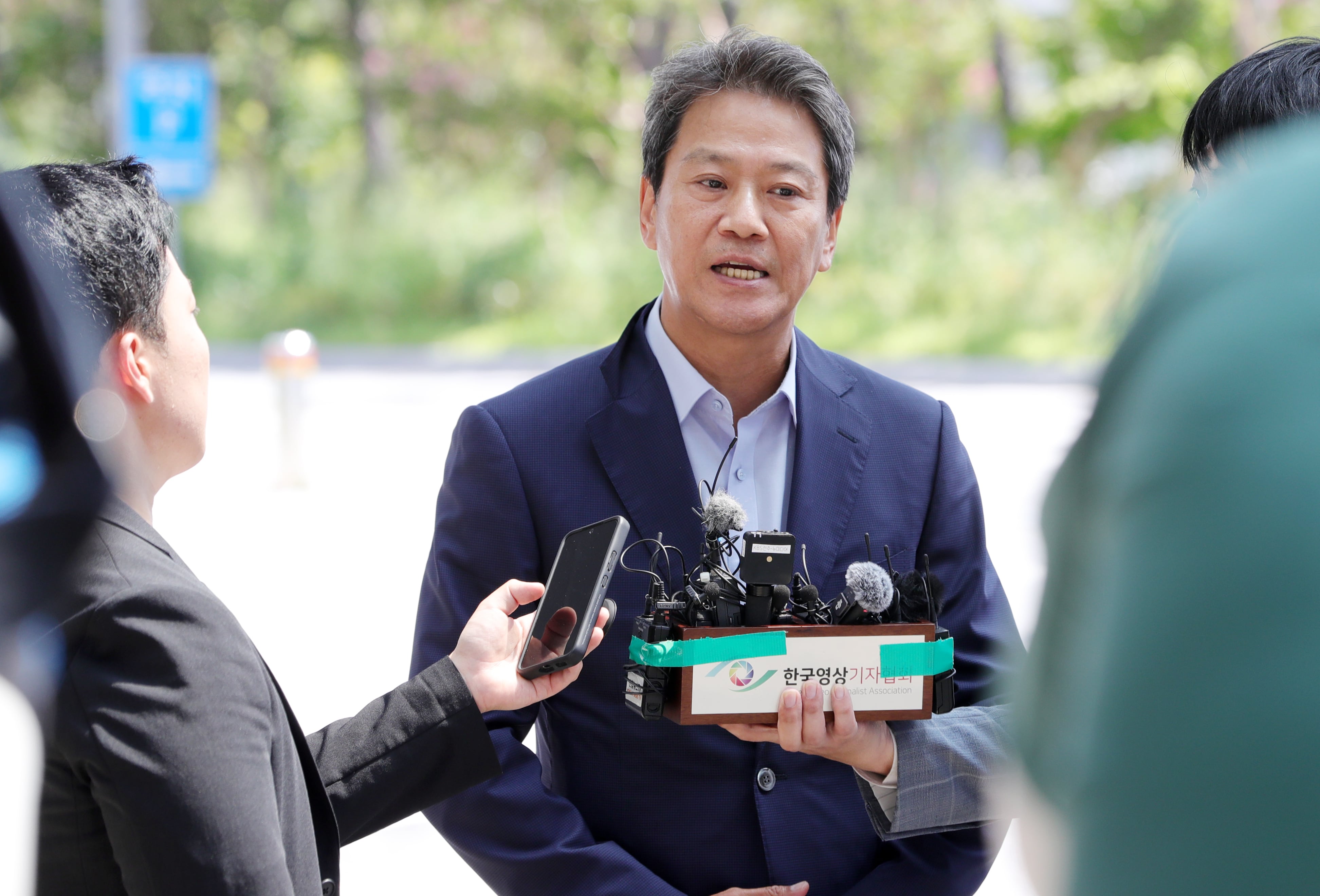 임종석 전 대통령 비서실장이 20일 전북자치도 전주시 전주지검에 참고인 조사를 받기 위해 출석하고 있다./뉴스1