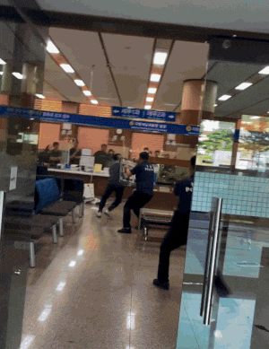 인스타그램에 올라온 부산 금정구청 흉기난동범 제압 영상 /인스타그램 캡처