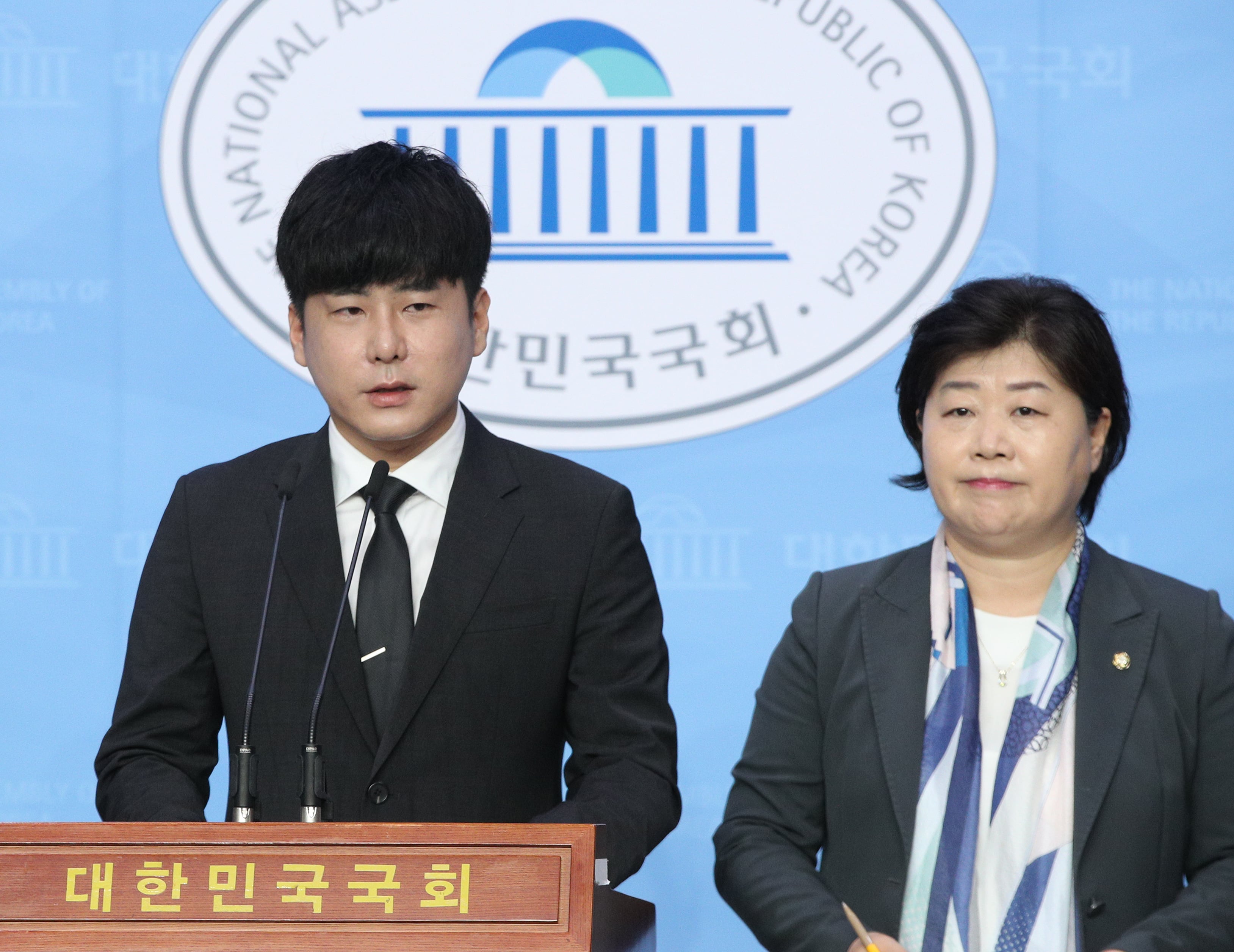 고 구하라씨의 오빠인 구호인씨가 지난 2020년 5월 서울 여의도 국회 소통관에서 구하라법 통과 촉구 기자회견을 하고 있다. /뉴스1