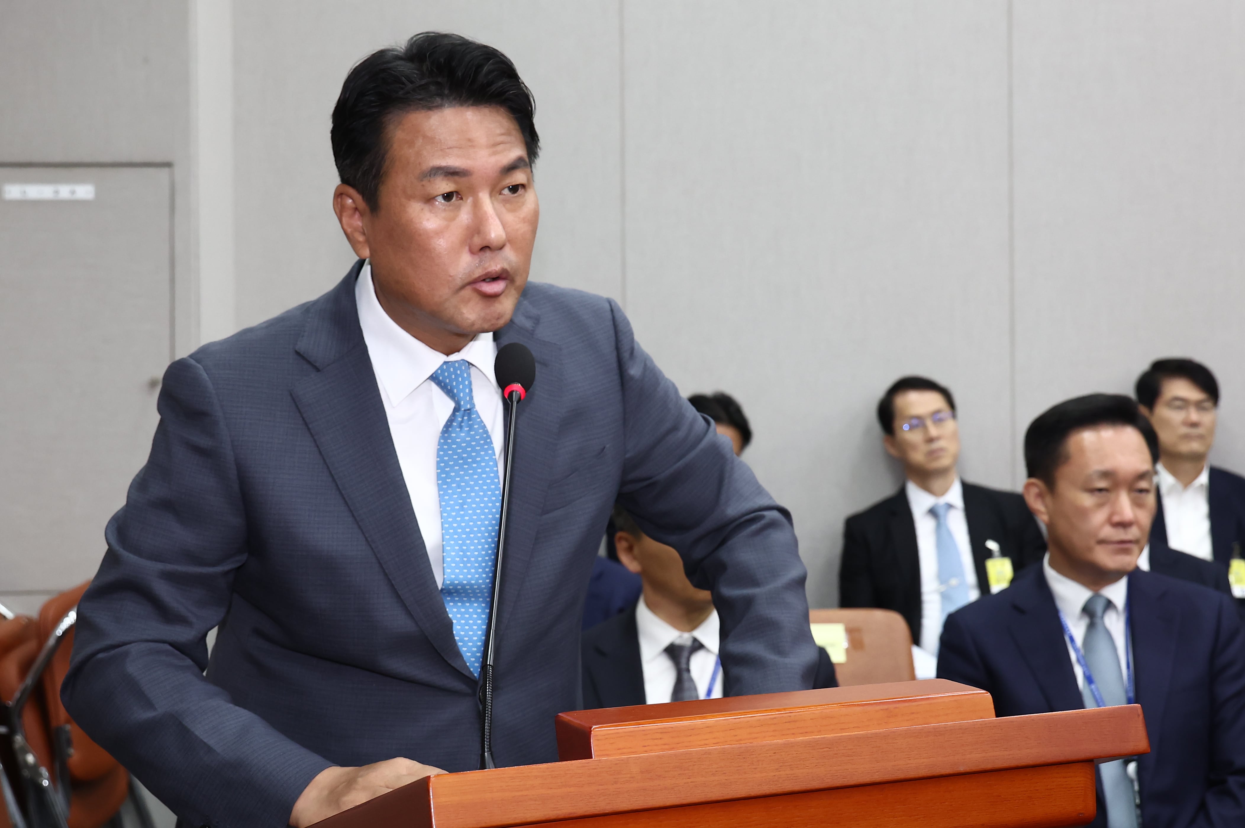 김태효 국가안보실 1차장이 27일 오후 서울 여의도 국회에서 열린 운영위원회 전체회의에서 한일 과거사 문제와 관련해 '중마일(중요한 건 일본 마음)'이라고 말한 과거 발언과 관련한 의원 질의에 답변하고 있다. /뉴스1