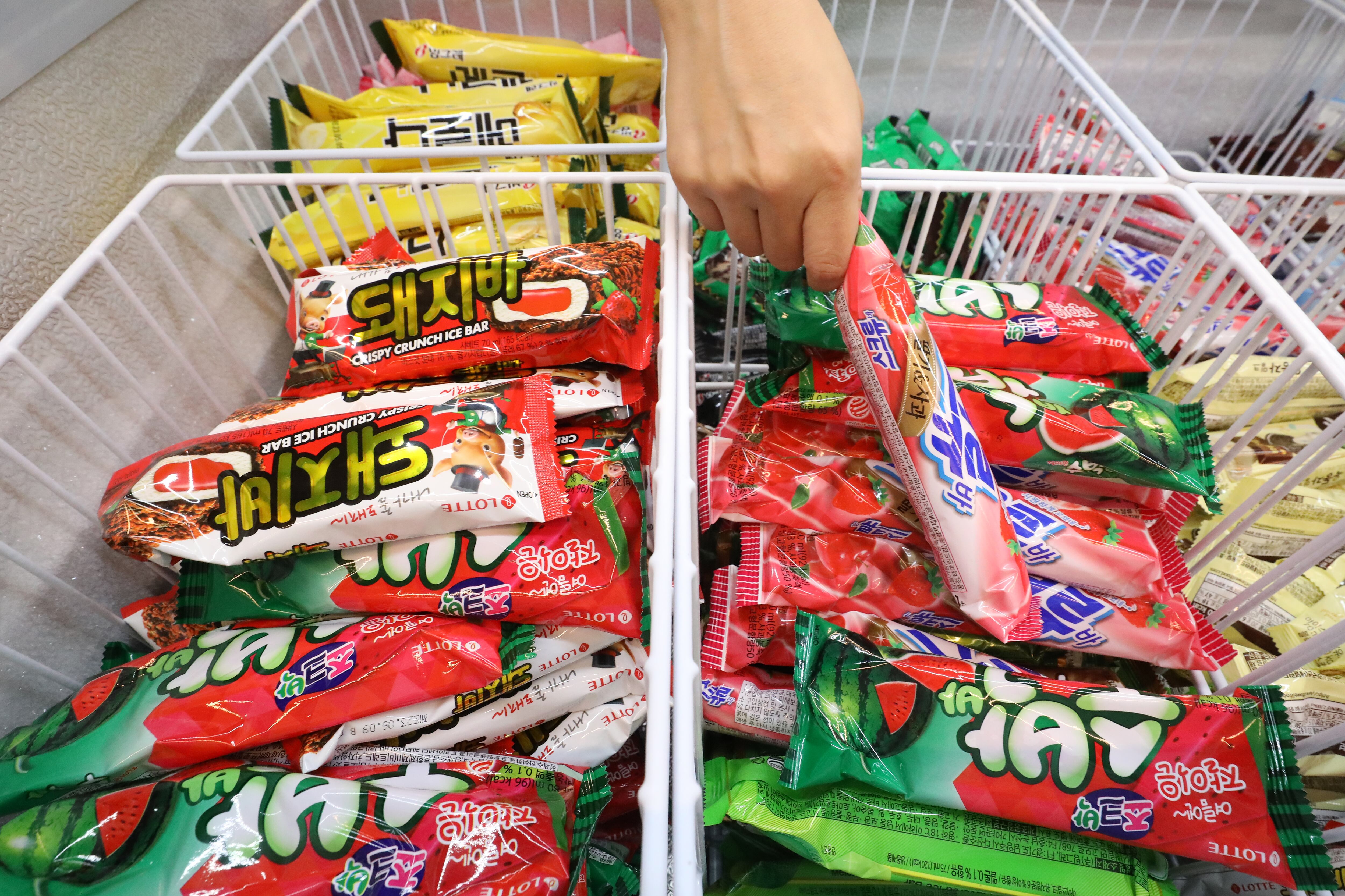 서울 성동구 한 편의점에서 롯데웰푸드 아이스크림이 판매되고 있다. /뉴스1