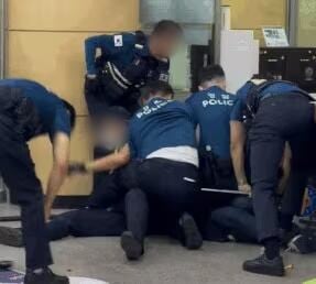 인스타그램에 올라온 부산 금정구청 흉기난동범 제압 장면 /인스타그램 캡처