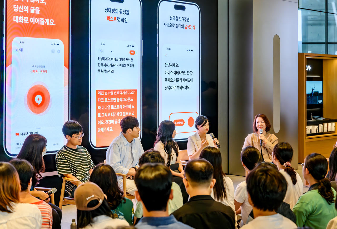 24일 애플 디벨로퍼 아카데미 동문과 멘토가 함께 한 투데이 엣 애플(Today at Apple) 특별 세션 모습 / 애플