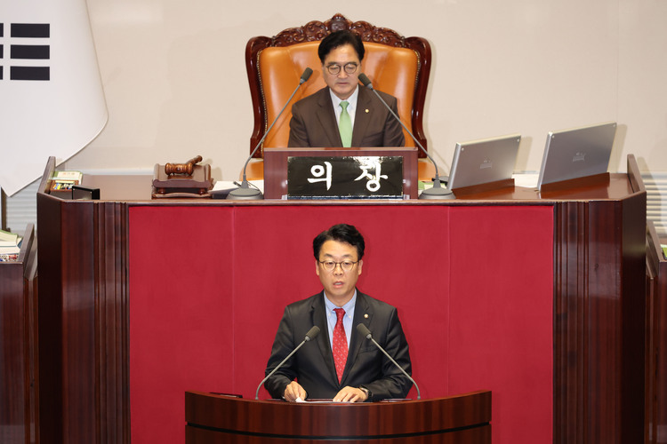 곽규택 국민의힘 의원이 지난달 25일 오후 서울 여의도 국회에서 열린 제416회 국회(임시회) 제1차 본회의에서 순직 해병 수사 방해 및 사건 은폐 등의 진상규명을 위한 특별검사의 임명 등에 관한 법률안 재의의 건에 대해 토론하고 있는 모습.  /뉴시스