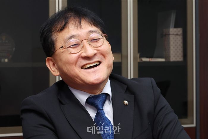 차규근 조국혁신당 의원이 의원회관에서 데일리안과 인터뷰를 하고 있다. ⓒ데일리안 홍금표 기자