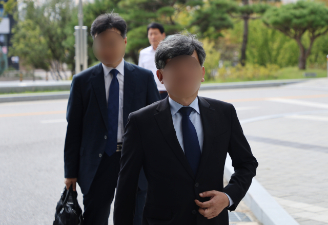 검찰, 文 전 사위 채용 특혜 의혹 '키맨' 청와대 행정관 소환