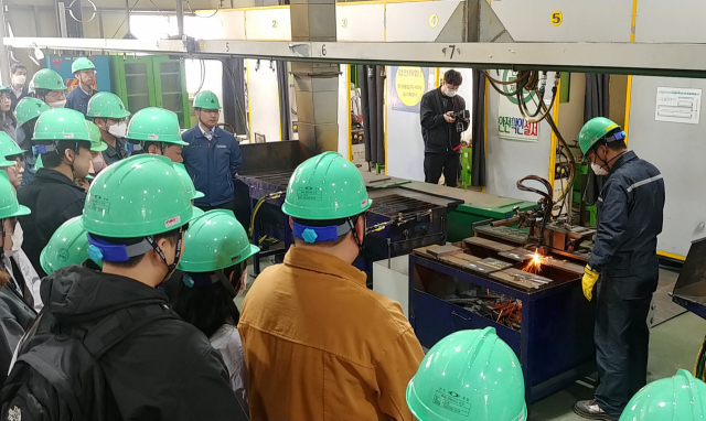 AI·우주항공 외국인 인재 우대…이민 2세대 국내 거주 유도한다