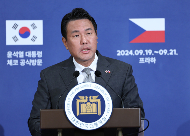 민주, 김태효 파면 요구 결의안 발의…'경례 거부, 공직자 자격 없어'