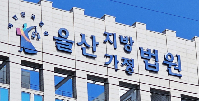 경찰차에 소변 보고 속옷만 입고 난동까지…'망나니' 20대의 최후