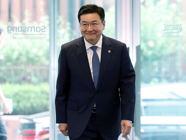 이찬희 삼성 준법감시위원회 위원장이 26일 오후 서울 서초구 삼성생명 서초사옥에서 열린 준법감시위원회 정례회의에 참석하고 있다. / 뉴스1