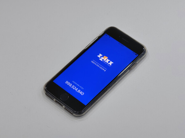 디지털포토가 운영하는 디지털 사진인화 브랜드 '찍스'가 누적 사진인화 10억장 돌파를 앞두고 있다고 26일 밝혔다. / 찍스