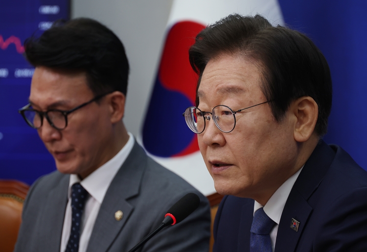 이재명 더불어민주당 대표가 금투세 유예를 시사하는 듯한 발언을 내놨다. 민주당의 금투세 입장 정리에 영향을 미칠지 관심이 집중된다. / 뉴시스 