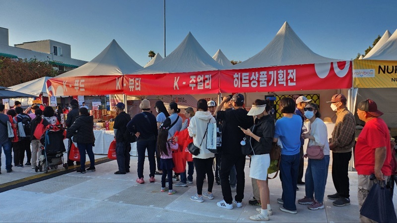 홈앤쇼핑은 중소기업 해외판로 개척 지원을 위해 ‘2024 LA 한인축제’에 참가했다고 30일 밝혔다. / 홈앤쇼핑