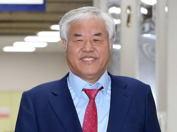 ▲ 공직선거법 위반 혐의로 기소된 전광훈 사랑제일교회 목사가 지난 3월 7일 오전 서울 서초구 서울중앙지방법원에 출석해 재판장으로 향하고 있다. 사진=뉴시스