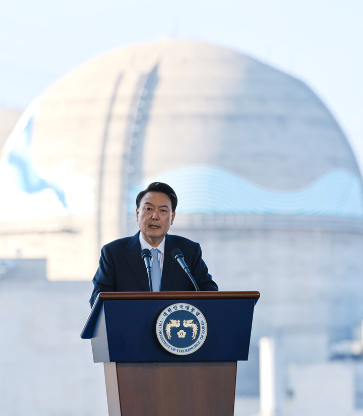 지난 30일 경북 울진군 한국수력원자력 한울원자력본부에서 열린 '신한울 원전 1·2호기 종합 준공 및 3·4호기 착공식'에서 축사하고 있는 윤석열 대통령