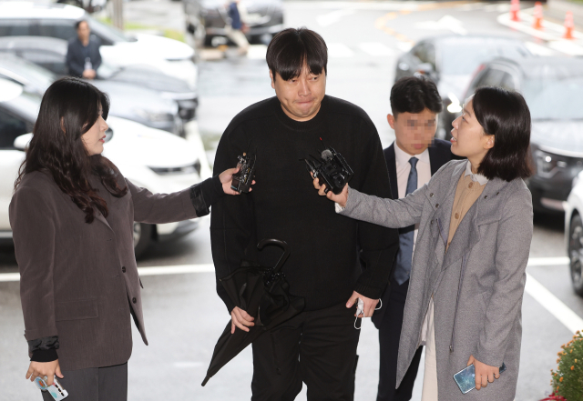 상습 도박 혐의 개그맨 이진호 경찰 출석…'성실히 조사받겠다'