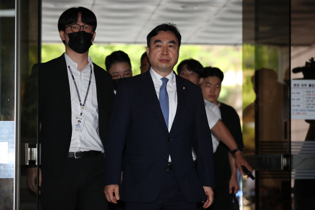 '민주당 돈봉투 살포' 첫 대법 판단…윤관석 징역 2년 확정