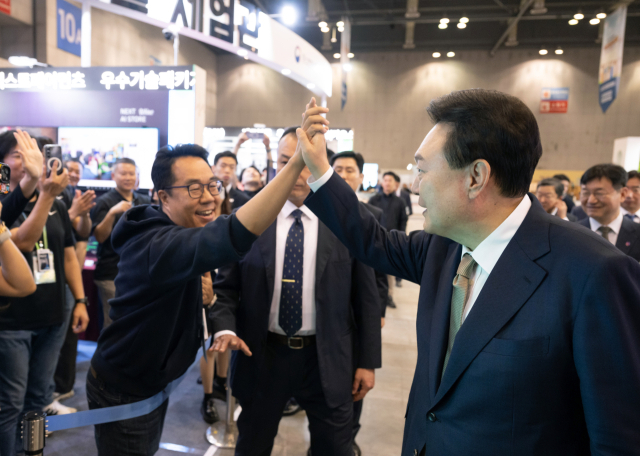소상공인 대회 찾은 尹 '내년 예산 역대 최대'