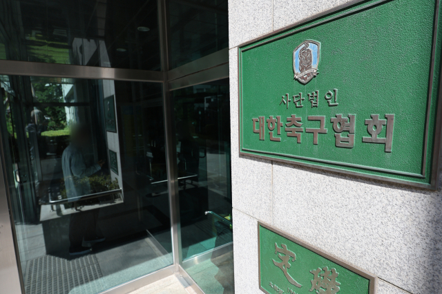 축구협회, ‘또’ 법카 논란…부회장 아내 일식당서 제일 많이 긁었다