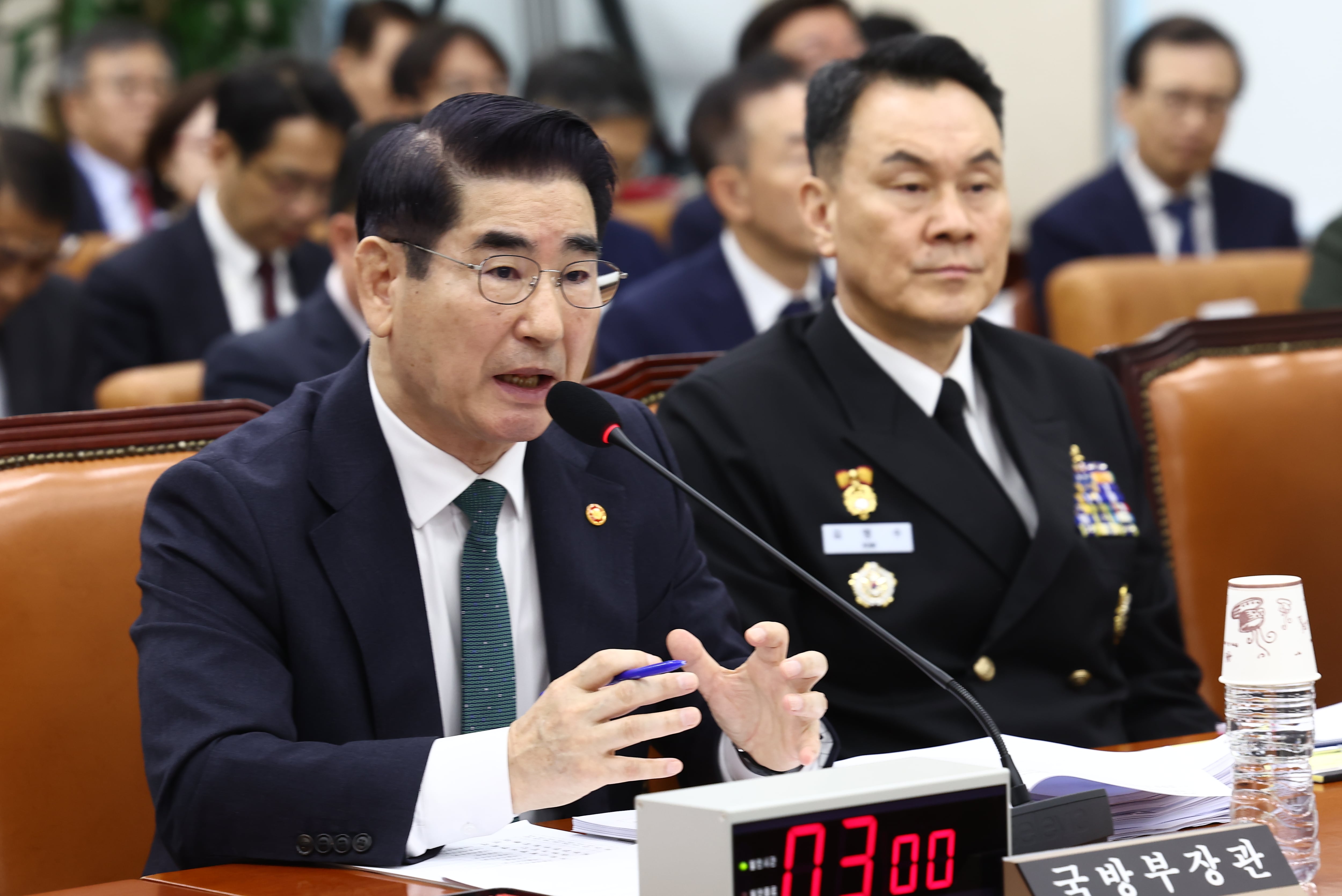김용현 국방부 장관이 24일 오전 서울 여의도 국회 국방위원회에서 열린 국방부 등에 대한 종합국정감사에서 질의에 답변하고 있다. /뉴스1