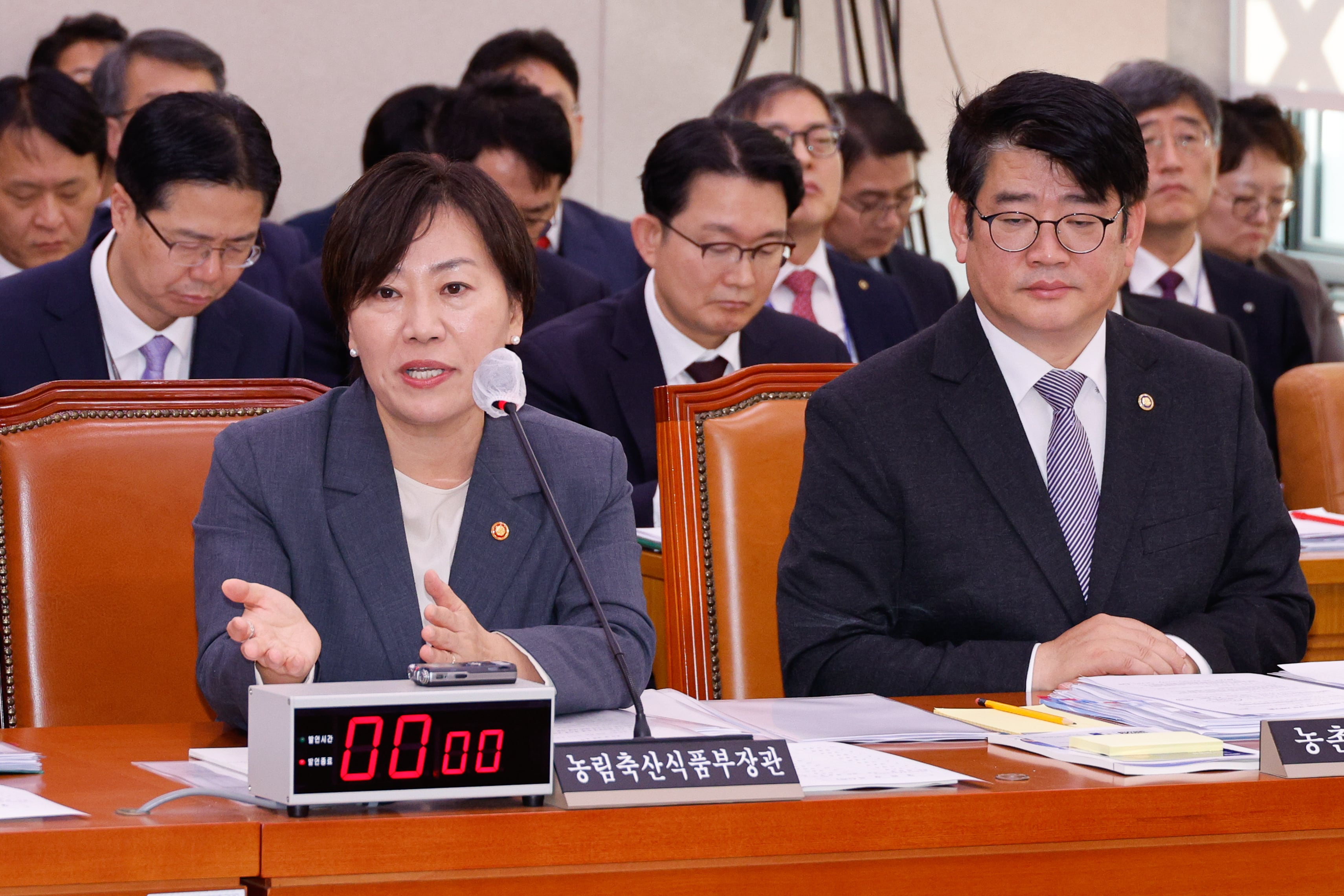 송미령 농림축산식품부 장관이 24일 오전 서울 여의도 국회 농림축산식품해양수산위원회에서 열린 농림축산식품부 및 소관기관 종합 국정감사에 출석해 의원 질의에 답하고 있다. /뉴스1