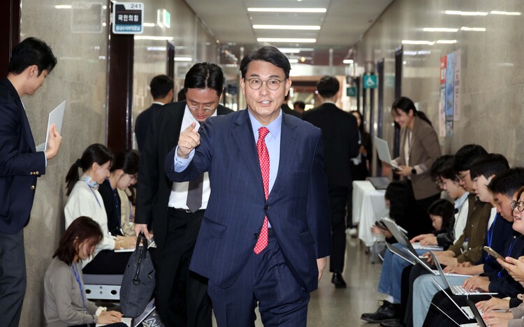 2022년 6월 재보궐 선거에서 국민의힘 공천관리위원장을 맡았던 윤상현 국민의힘 의원이 31일 오후 서울 여의도 국회 원내대표실에서 열린 원내대표주재 비공개 중진회의에 참석하고 있다.  /뉴시스