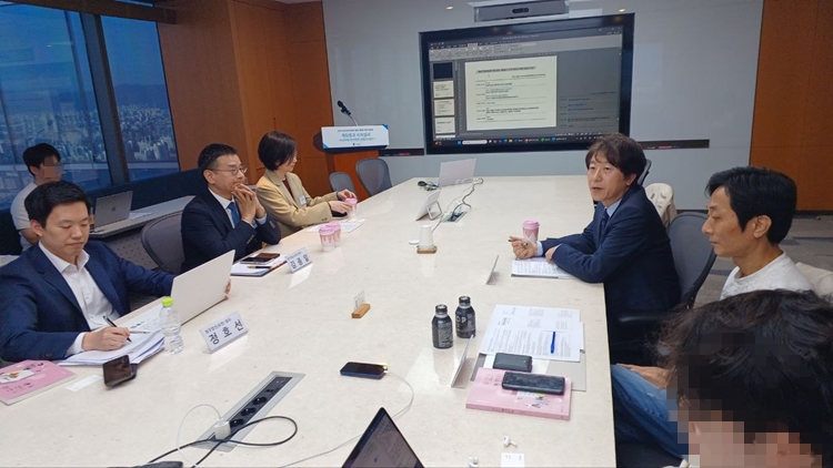 31일 법무법인 화우가 서울 강남에 위치한 아셈타워에서 ‘게임대담회’를 열고 게임법정등급분류 제도 개선 방향을 논의했다. / 사진은 (왼쪽부터) 정호선 화우 변호사, 김종일 화우 게임센터장, 손상민 한국만화가협회 이사, 이정훈 교수(중앙대 법학전문대학원장), 정정원 한림국제대학원대학교 겸임교수 등이 대담회에 참석한 모습. / 조윤찬 기자