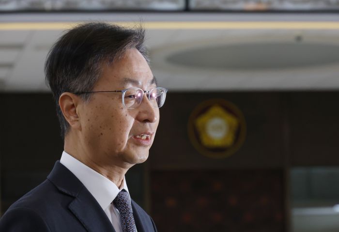 최재해 감사원장이 29일 국회 예결위 회의에 입장하며 탄핵 관련 입장을 말하고 있다. ⓒ연합뉴스