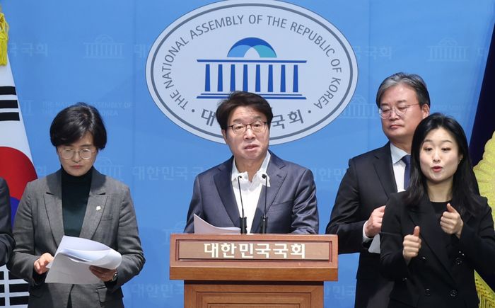 염태영 더불어민주당 의원이 지난 26일 오전 국회 소통관에서 열린