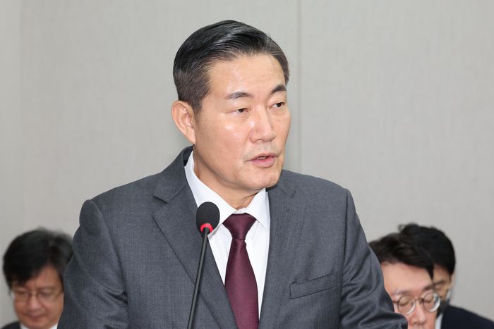신원식 국가안보실장이 1일 서울 여의도 국회에서 열린 운영위원회의 대통령비서실, 국가안보실, 대통령경호처 국정감사에서 업무보고를 하고 있다. ⓒ뉴시스
