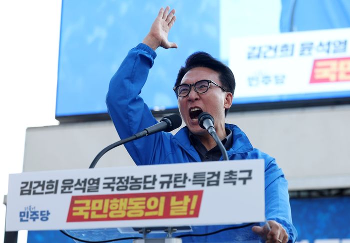 김민석 더불어민주당 최고위원이 지난 2일 서울역 인근에서 열린 