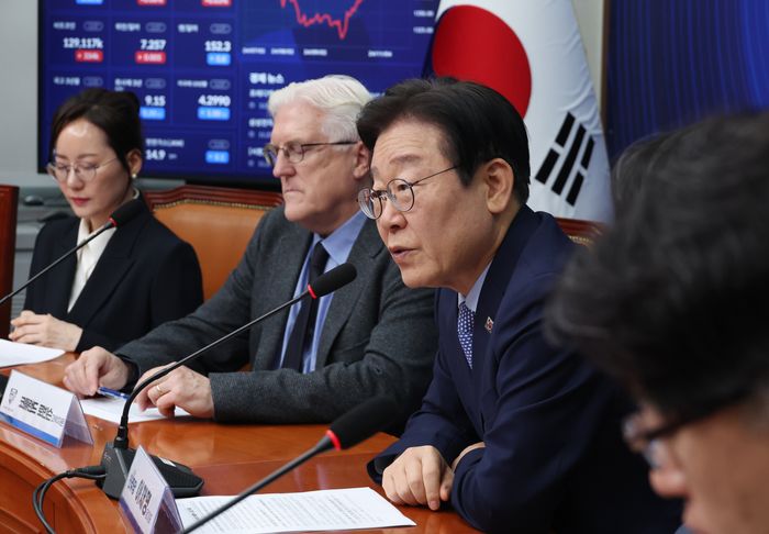 이재명 더불어민주당 대표가 27일 국회에서 열린 미래거버넌스위원회 출범식에서 발언하고 있다. ⓒ뉴시스