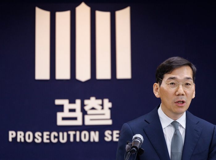 조상원 서울중앙지검 4차장이 10월17일 서울 서초구 서울중앙지검에서 윤석열 대통령 부인 김건희 여사의 도이치모터스 시세조종 가담 의혹 사건 관련 수사결과를 발표하고 있다.ⓒ연합뉴스