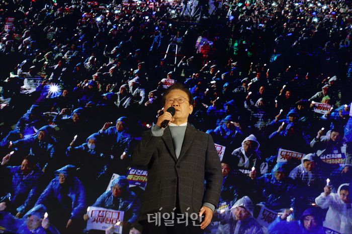 이재명 더불어민주당 대표가 지난 16일 오후 서울 종로구 세종로 일대에서 열린