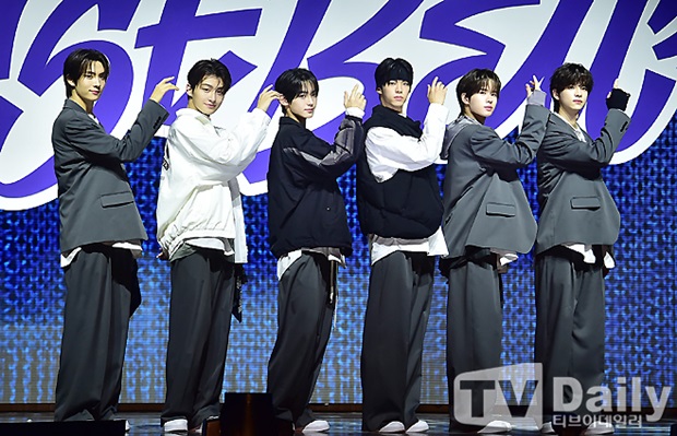 투어스