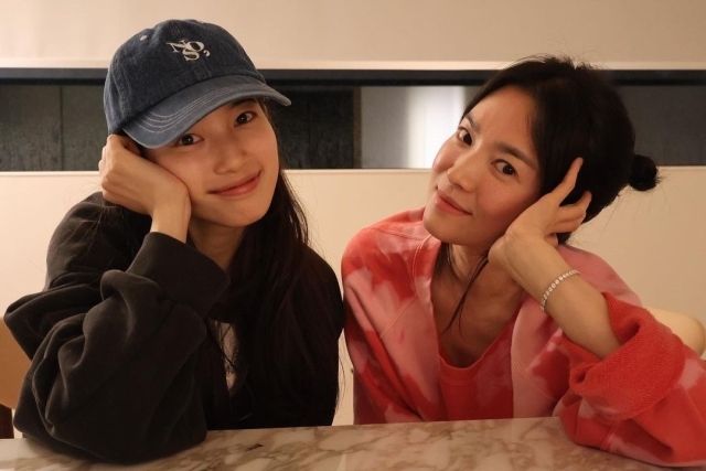 배우 송혜교와 수지 / 송혜교 SNS