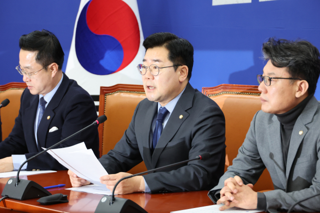 박찬대 '李 무죄는 사필귀정…與, 김건희 특검 협조해라'