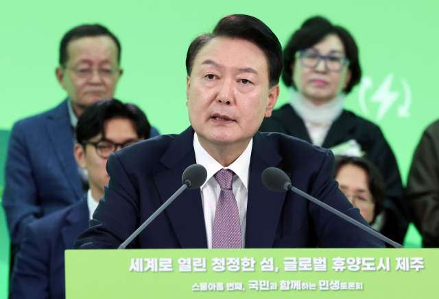 양극화 타개 첫 민생 현장 찾는 尹…소상공인·자영업자 지원 토론회