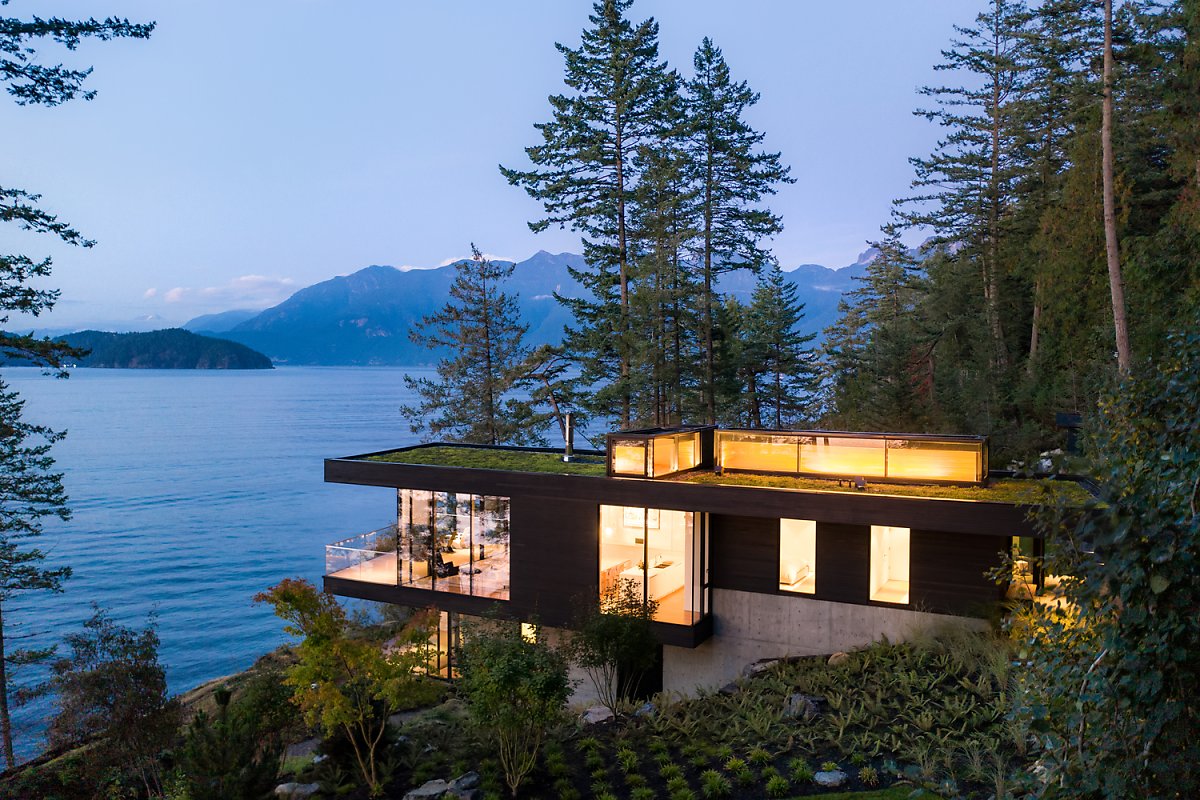Office of Mcfarlane Biggar Architects + Designers Inc. ©Ema Peter Photography