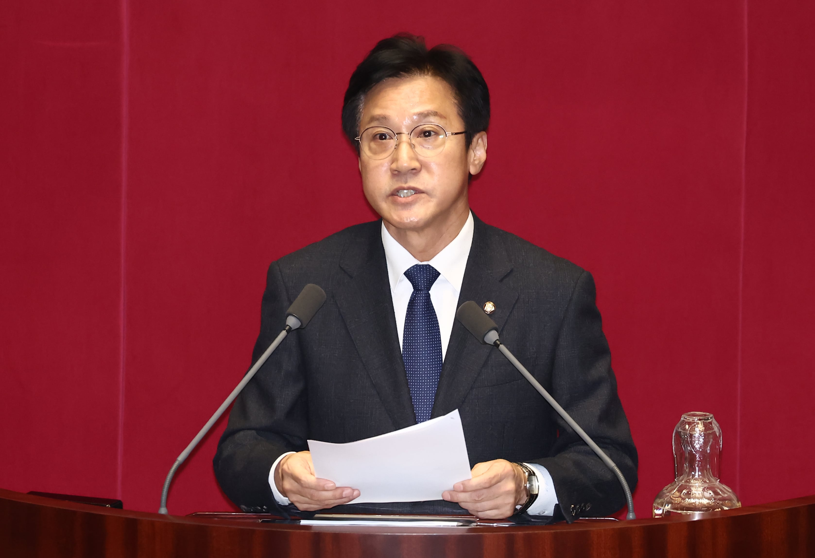 신영대 더불어민주당 의원이 28일 오후 서울 여의도 국회에서 열린 제418회국회(정기회) 제13차 본회의에서 체포동의안과 관련한 신상 발언을 있다. /뉴스1