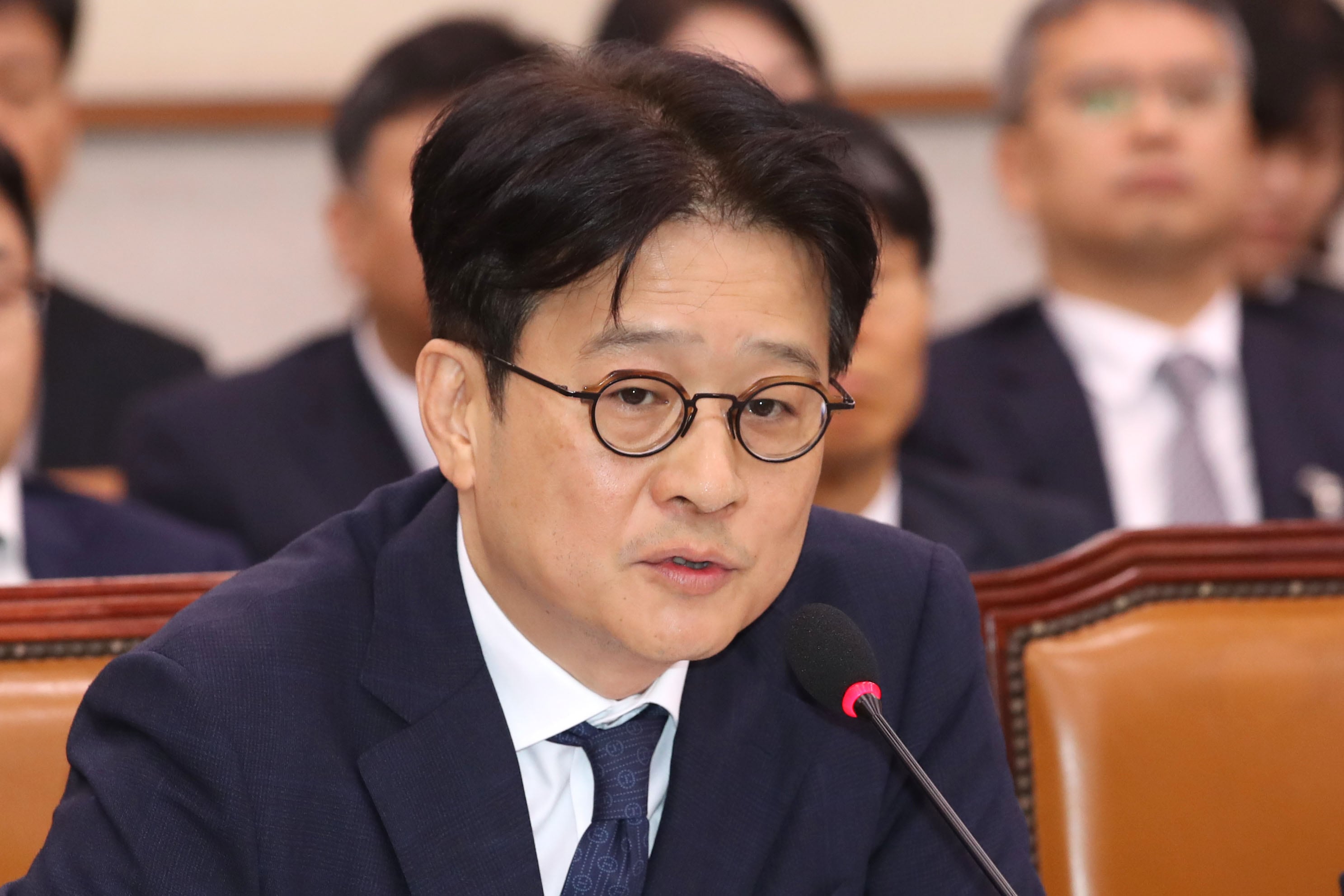이창수 서울중앙지방검찰청장이 10월 18일 오전 서울 여의도 국회에서 열린 법제사법위원회의 서울중앙지방검찰청, 서울고등검찰청 등에 대한 국정감사에서 의원 질의에 답하고 있다./ 뉴스1
