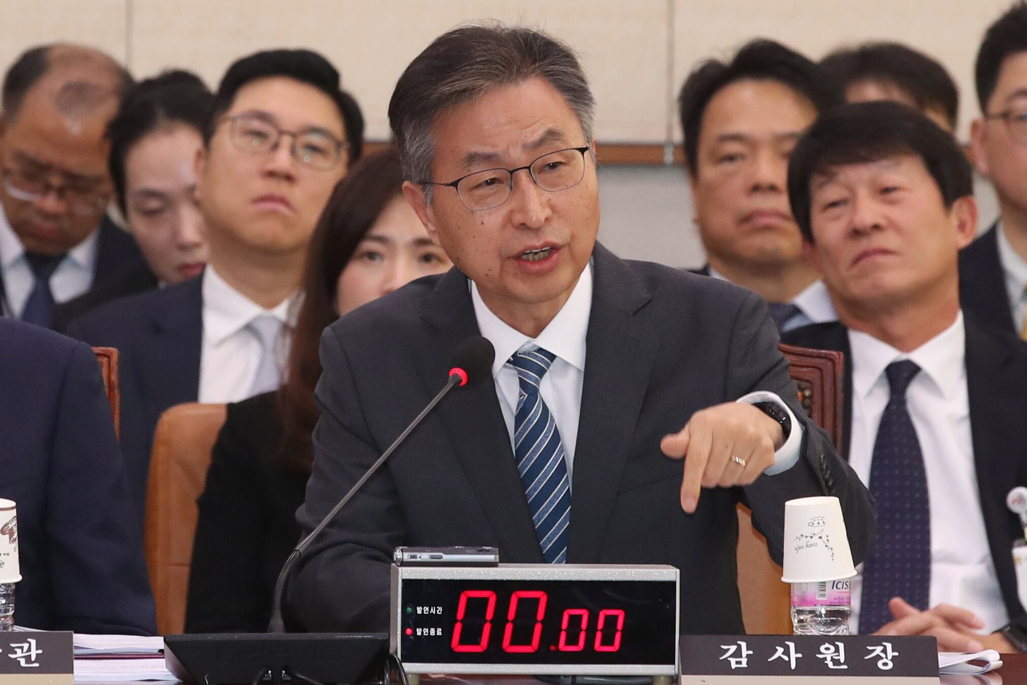 최재해 감사원장이 8일 오전 서울 여의도 국회에서 열린 법제사법위원회 전체회의에 출석해 의원 질의에 답하고 있다. /뉴스1